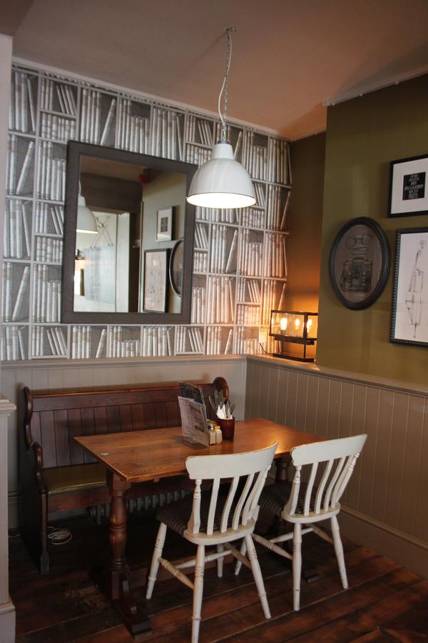 The Station Hotell West Byfleet Eksteriør bilde